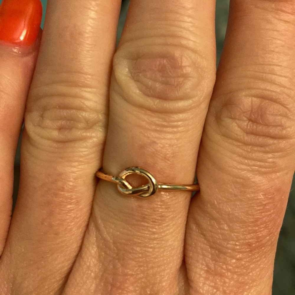 Women’s gold ring size 6